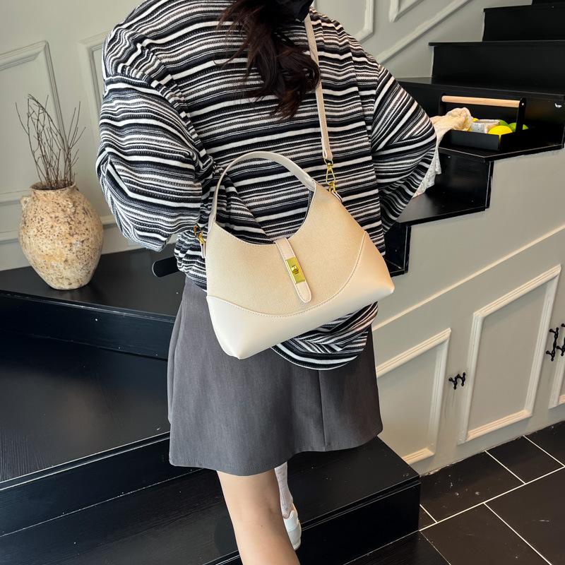 

High-end contrasting colors niche design bag women s new dumpling bag versatile commuter portable messenger armpit bag білий