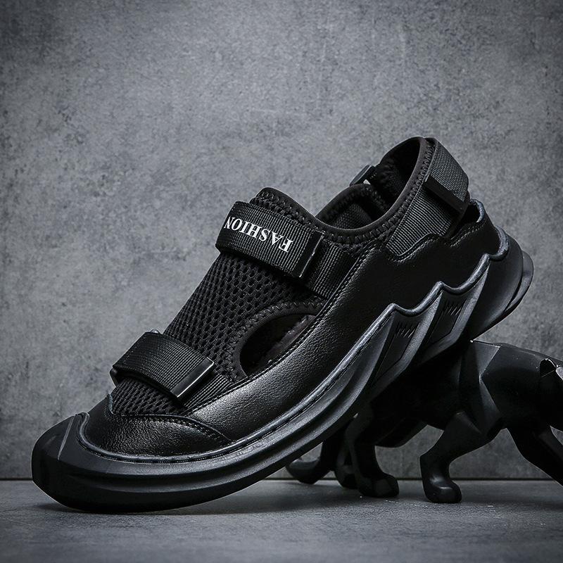 Herren Sandalen weiche Sohle Sommer neu Vietnamesische Römische Freizeit-Strandschuhe Netzlochschuhe atmungsaktive Zehenkappe Lederschuhe
