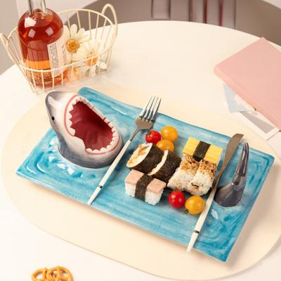 Haifischförmige Teigtaschenplatte mit Sojasaucenschale Kreative handgefertigte Haifischform-Platte für Sushi-Käsebrett Party-Tablett Niedliche Heim-Esszimmer-Dekoration
