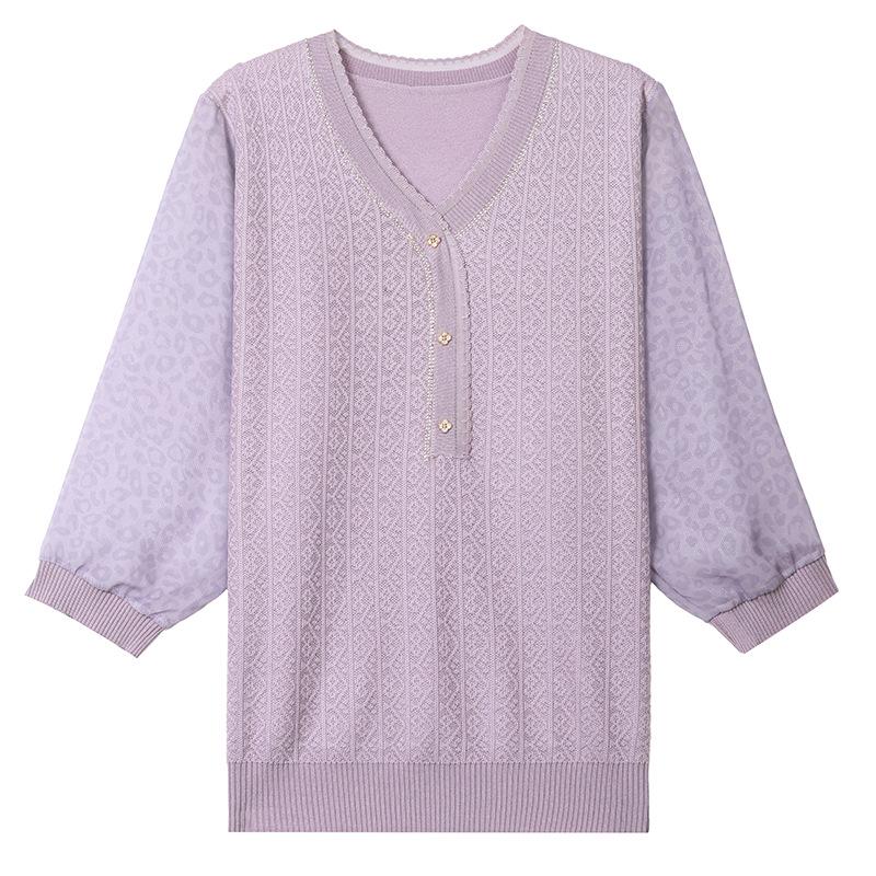 Schicke Frühlings-Strickbluse mit V-Ausschnitt und Gazeärmeln für stilvolle Mütter