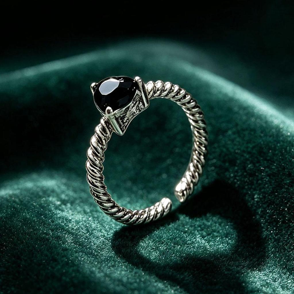 Black Heart Twisted Ring for Women, New Style Daily Trend Minimalist Design Temperament Versatile Fashion Personality Cold Style