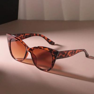 Stilvolle Cat-Eye-Sonnenbrille Damen Herren Vintage Marke Spiegelgläser Schlichte Sonnenbrille Weiblich Männlich Coole Farben