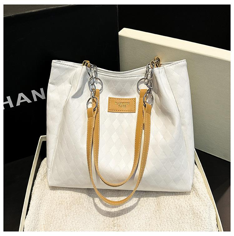 Student Party Large Capacity Bag Women's New Fashionable Chain Tote Bags Versatile Casual Shoulder Bags