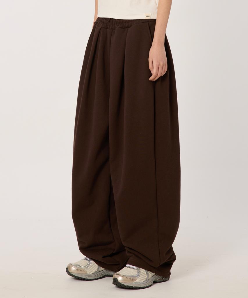 BOUNDARY Double-Pleated Wide Long Sweatpants [Brown]