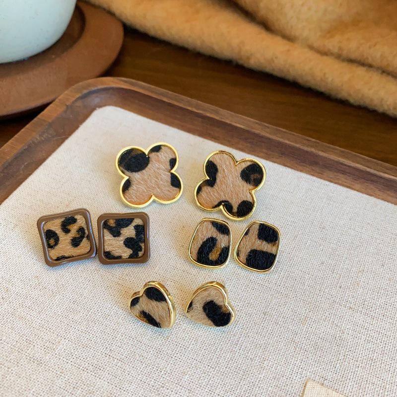 Women's Leopard Print Round Flocked Hoops: Unique Autumn/Winter European Statement Earrings for a Smaller Face Look