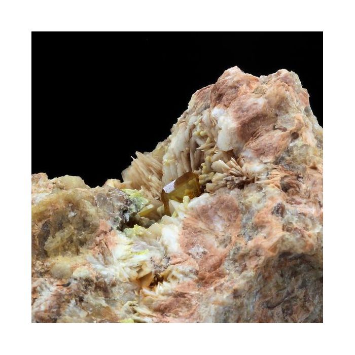 Pierres et Minéraux. Wulfenite + Baryte. 337.3 ct. Lantignié, France. Rare.