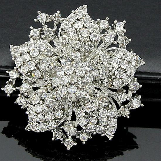 

Вишукана діамантова брошка у вигляді квітки: Елегантна корсажна бутоньєрка з баугінії для банкетного вбрання леді