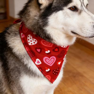 Valentine's Day Dog Bandana Dog Triangular Bib with Love Heart Prints Cute Pet Scarf for Small Medium Large Dogs Cats Party Wedding Photoshoot