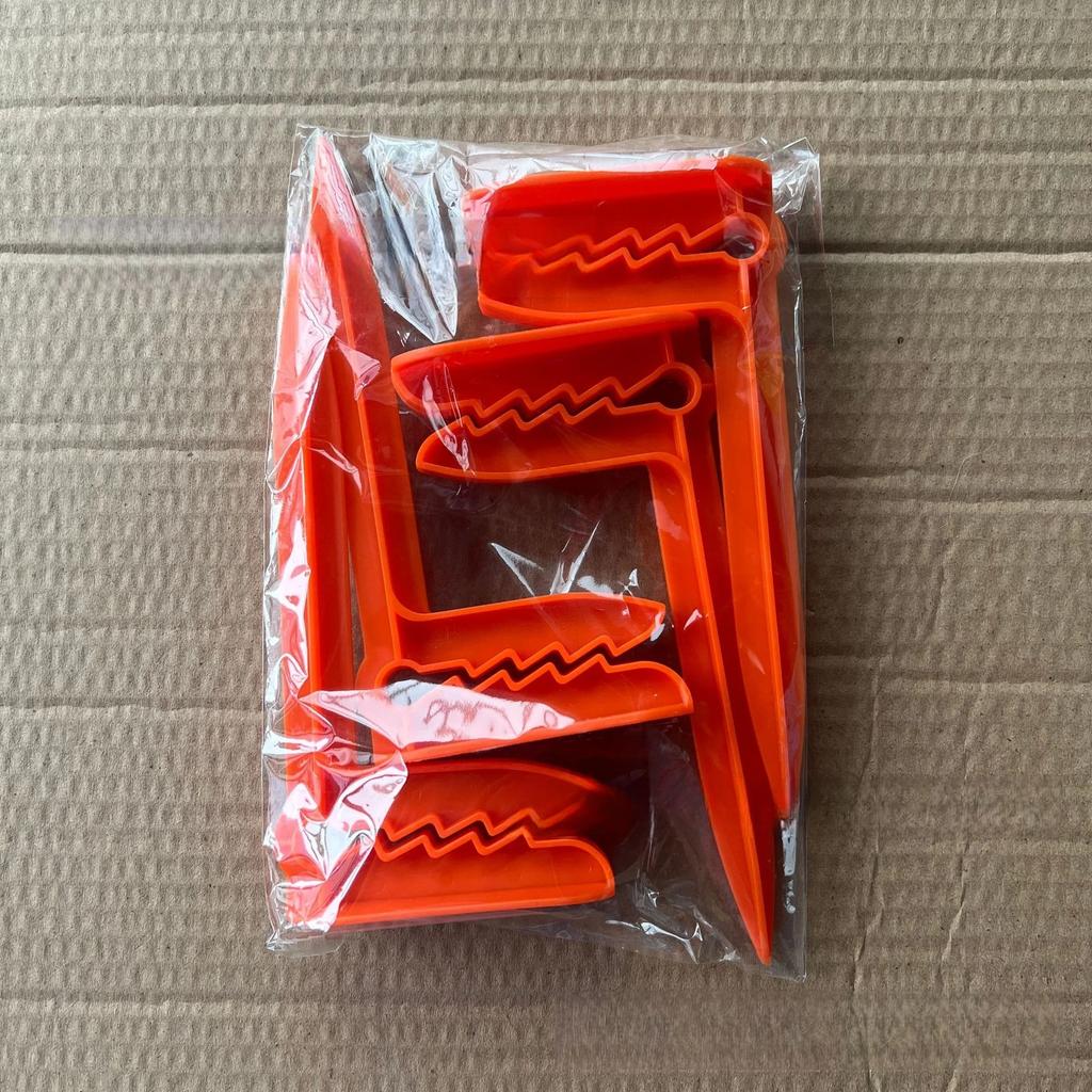 4PCS Beach Towel Clip Camping Mat Clip Outdoor Decorative Clothespins Sheet Holder Towel Clamp Clothes Pegs Tent Clips