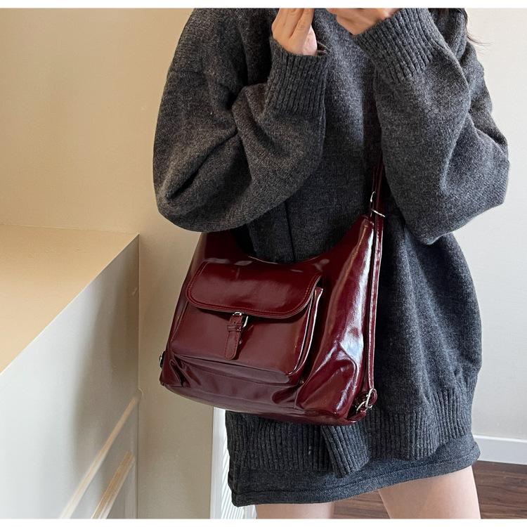 Soft Leather Tote Bag for Women 2026 Minimalist Style Large Capacity Commuter Shoulder Crossbody Bag