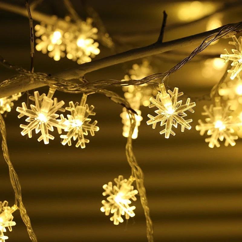 Solar-Powered LED Snowflake String Lights: Christmas Tree & Room Decorations