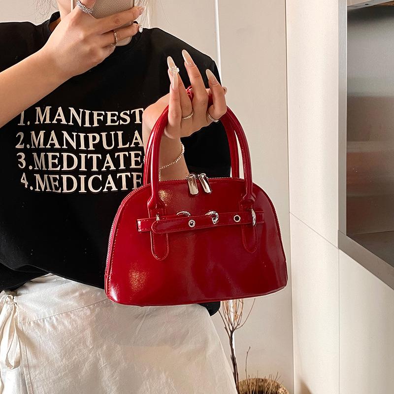 Advanced sense of foreign style small bag women's 2025 new spring and summer versatile messenger bag fashion super fire portable small bag