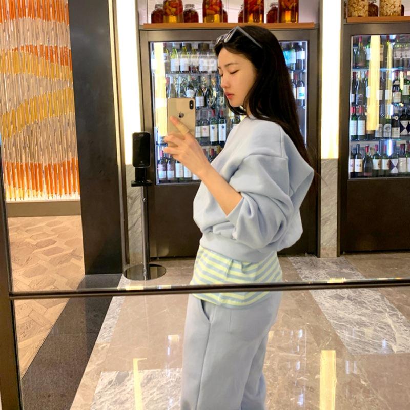 2025 Korean-Style Women’s Trendy Velvet Sweatshirt & Jogger Set – Comfy Casual Sportswear for Fall & Spring