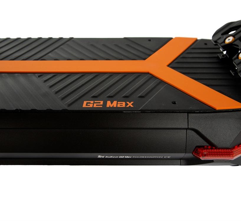 Trotinetă electrică pliabilă Kukirin G2 MAX 1000W cu baterie de 48V 20,8Ah, roți de 10 inch, viteză maximă de 55 km/h și autonomie de 80 km.