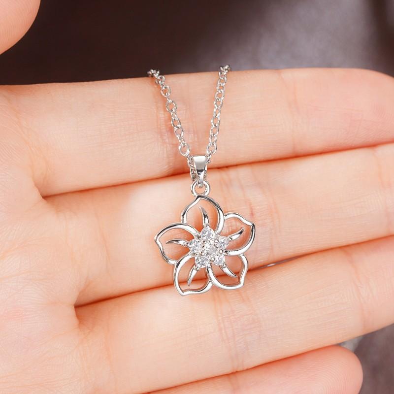 Huitan Delicate Flower Pendant Necklace with Crystal CZ Partysu Fresh Neck Accessories for Women Wedding Party Trendy Jewelry