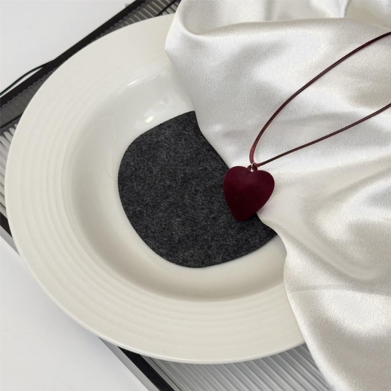 Elegant Heart Pendant Necklace Delicate Charm Necklace Flocking Texture Office Lady Necklace for Casual or Party Wear