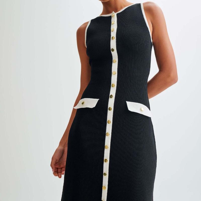 Gestricktes Kleid mit elegantem Temperament und Metallschnalle Langer Rock