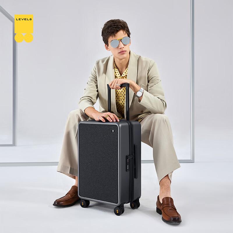 

LEVEL8 City Pulse 20-inch Carry-on Luggage