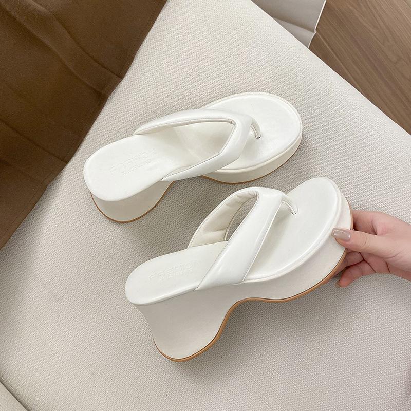 Thick-bottomed Muffin Flip-flops Women's Summer Wear 2025 New High-heeled French PU Outsole Toe Beach Cool