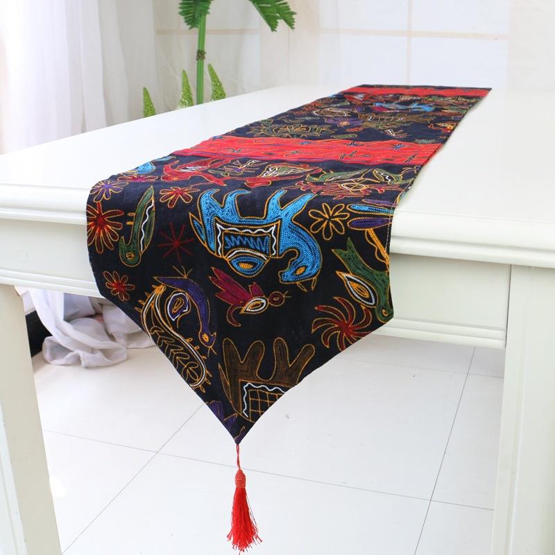 Этнический стиль Благоприятный слон Стол Бегун Кисточки Края Тотем Скатерть Стол Покрытие Ткань 32x160 cm