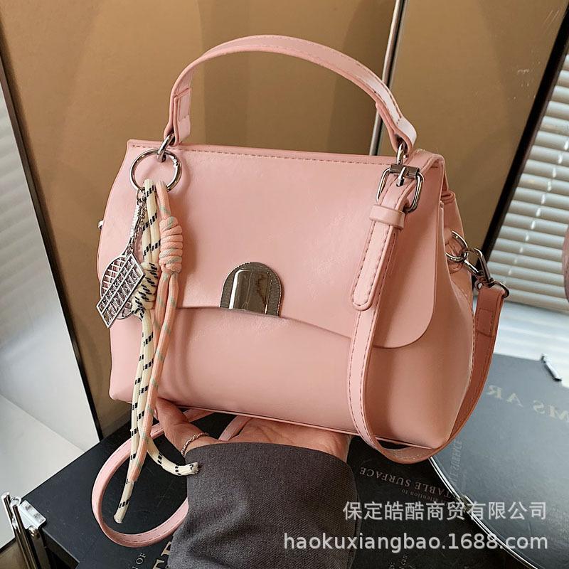 Premium textured bag women's 2025 new fashion versatile messenger bag spring and summer popular portable small square bag