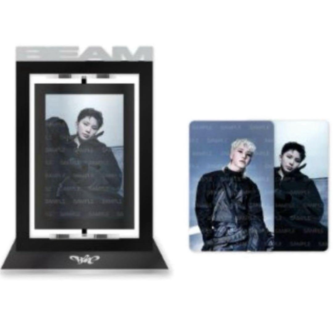 

[Б/У] Акриловая вращающаяся подставка Hoshi x Uzi Pop-up BEAM с 2 коллекционными карточками
