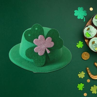 ST. Costume de chapeau de la Saint-Patrick pour la représentation sur scène du festival du carnaval