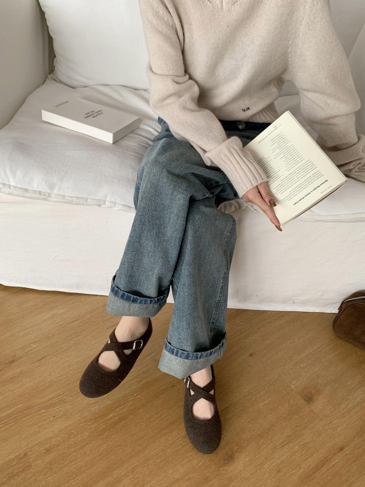 

2025 осень новые французские ретро туфли Мэри Джейн на плоской подошве с круглым носком и плюшевым ремешком крест-накрест женские универсальные туфли 39