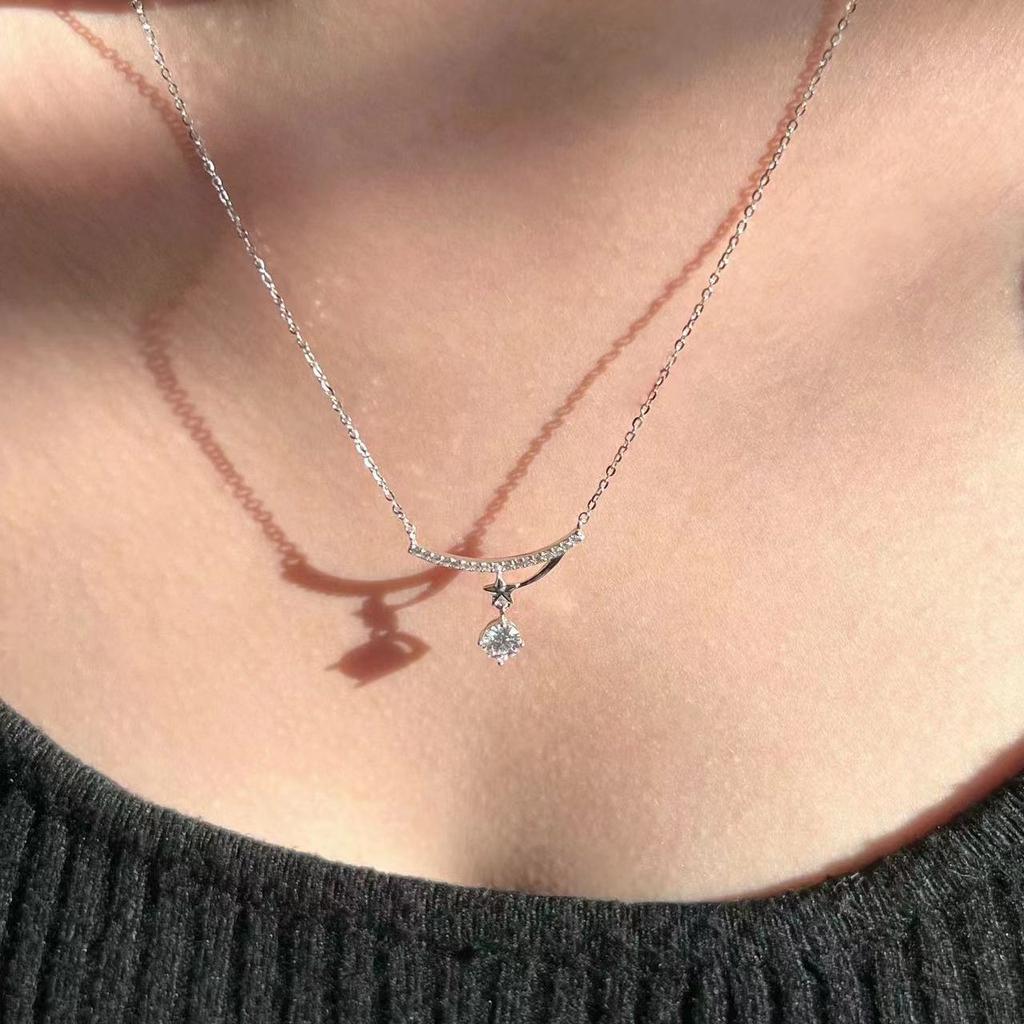 Naszyjnik Uśmiech Gwiazdki dla Kobiet Lekki Luksus Niszowy Design Moda Styl Ins Wykwintny Łańcuszek na Obojczyk Modny