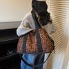A Fashionable and Retro Large-capacity Single-shoulder Crossbody Bag for Casual Commuting
