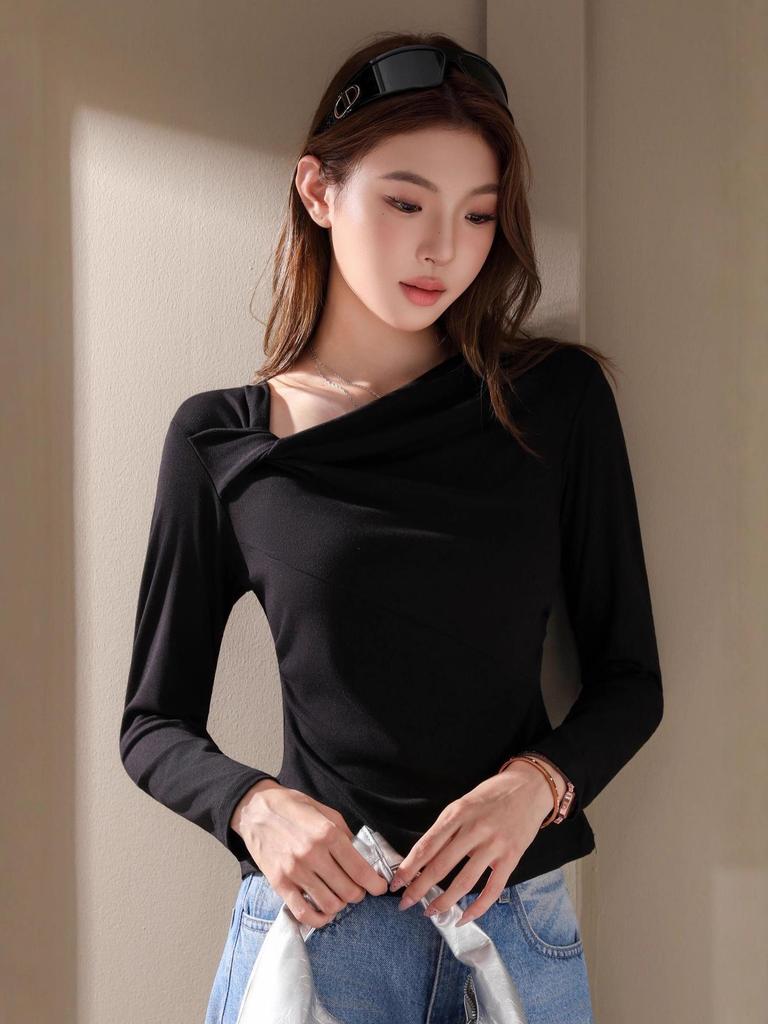 Autumn 2025 French Knitted Straight Shoulder Twisted Long Sleeve Women's Top