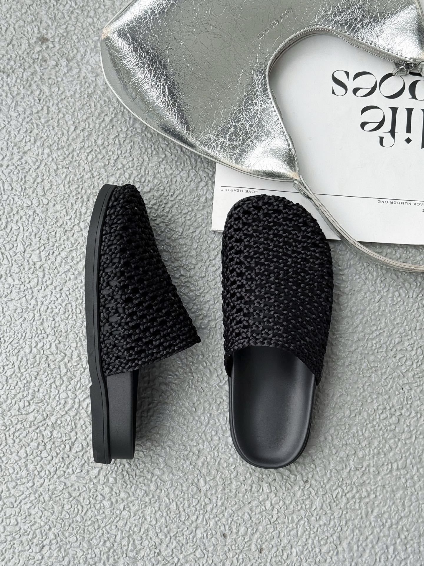 

New leather hand-woven retro bag head slippers wear thick bottom hollow one pedal lazy sandals girl 35 чёрный