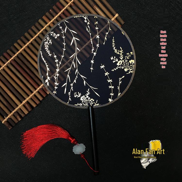 Éventail rond en soie rouge Hanfu ancien, orné d'un long pompon, pour la mariée.