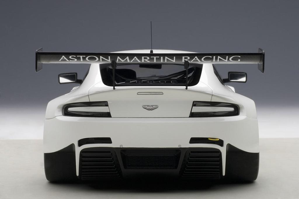 AUTOart Aston Martin V12 Vantage GT3 2013 Finished Product 1/18 (White)