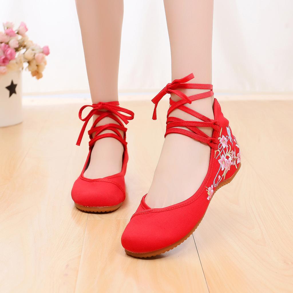 Clearance!!! No return or exchange, daffodils, Chinese style retro simple and elegant embroidered cloth shoes, small slope heel women's single shoes.
