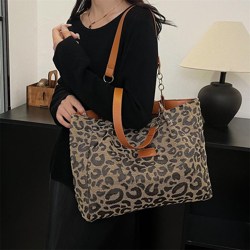 Popular Women's Bags, Retro Casual Leopard Print Shoulder Armpit Bags, Large-capacity Tote Bags, European and American Trendy Women's Backpacks