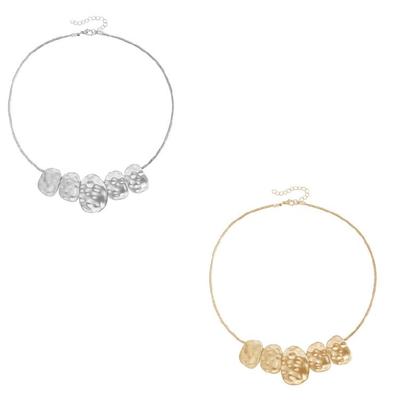 Stilvolles, kantiges, asymmetrisches Legierungshalsband mit texturierten Oberflächen, modernes Accessoire für Freizeitkleidung