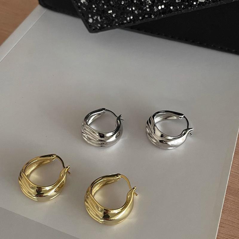 Vintage Irregular Pleated Earrings Female Lava Earrings Temperament Niche Design Sense Ins Wind Elegant Simple Lightweight Minimalist Hoop Earrings