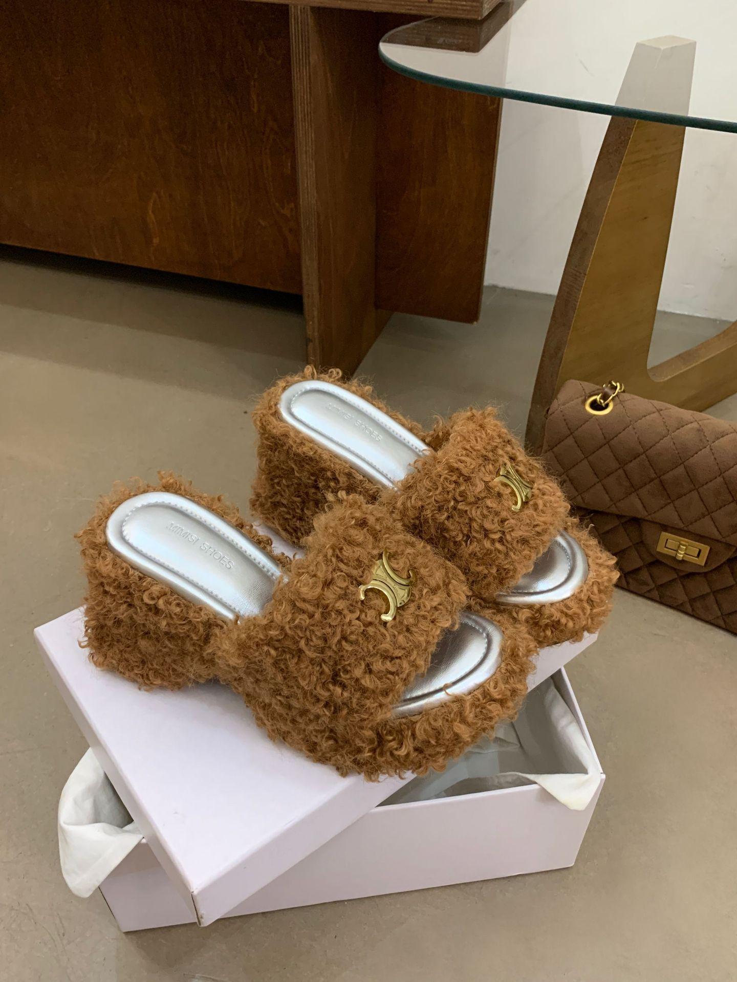 

Sheep curly wool slippers women s outer wear 2025 new autumn and winter feeling metal thick bottom heightening small slope heel one-word drag 39