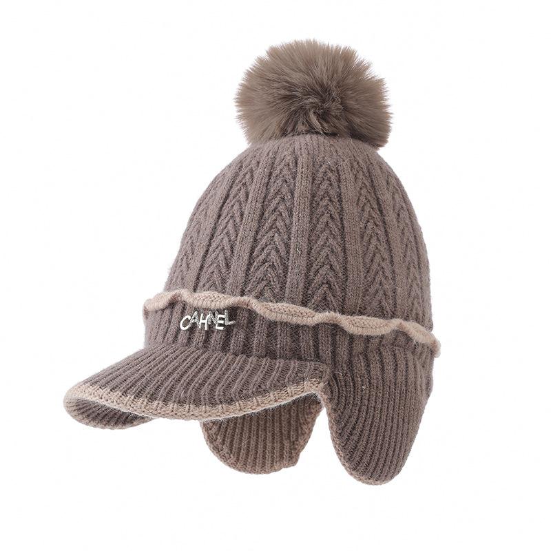 Two color Lace Plus Eeled Baseball Cap Sweet and Cute Fur Ball Cap Autumn and Winter Casual Cold Warm Hat