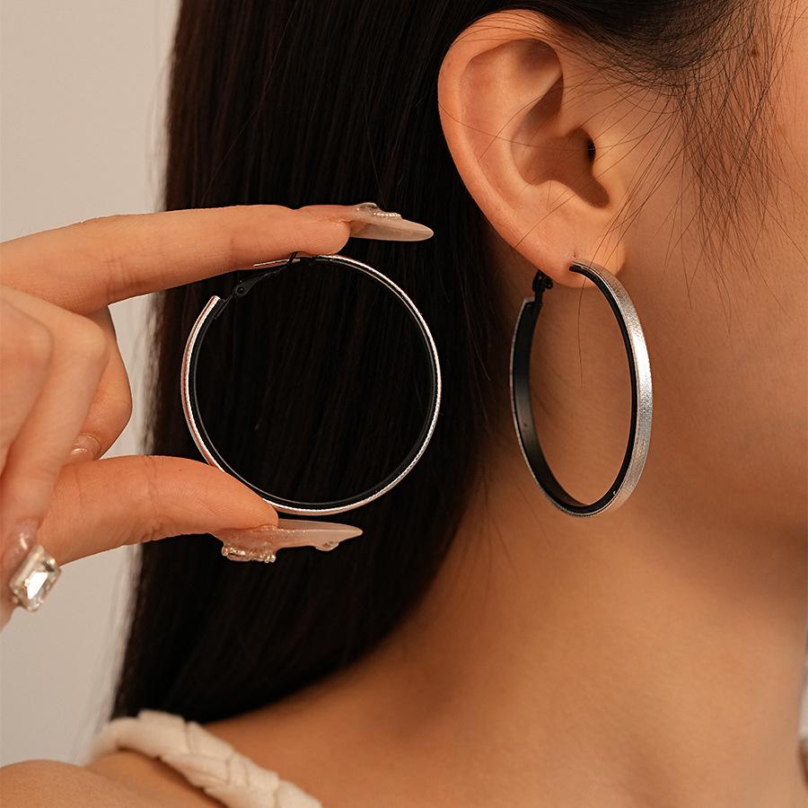 Autumn and Winter Simple Leather Geometric Circle Silver Needle Earrings Leopard Geometric Premium Earrings