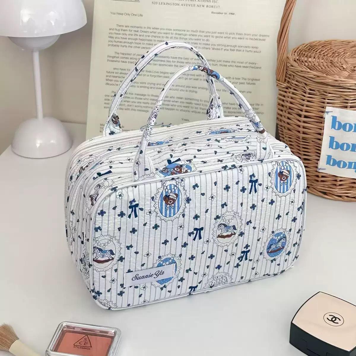 

Pleated Three-Layer Cosmetic Travel Organizer - Cute Bear Design 24*12*15 cm