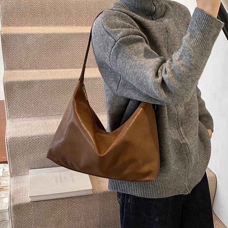 Large-capacity bag women's autumn and winter versatile new simple and fashionable shoulder messenger bag commuter dumpling bag