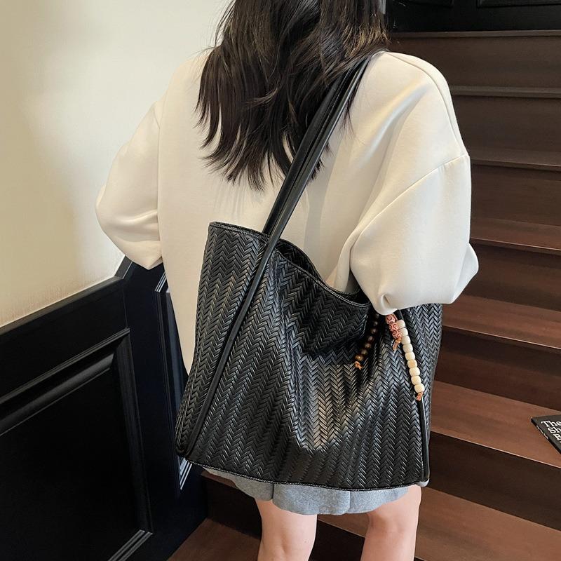 Woven Large-capacity Bag Women's Autumn New Retro Versatile Shoulder Bag Commuter Tote Bag