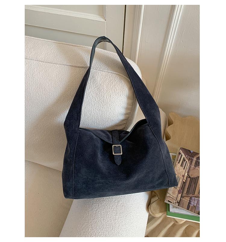 

Корейская простая и модная сумка-тоут, ретро матовая сумка на плечо под мышкой, женская новая сумка для поездок на работу большой вместимости 2025