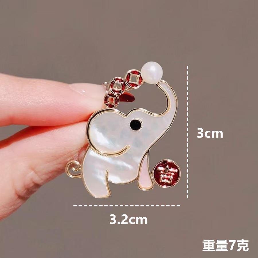 Korean version of love confession bear brooch college style sweater jacket accessories corsage cartoon baby elephant versatile pin