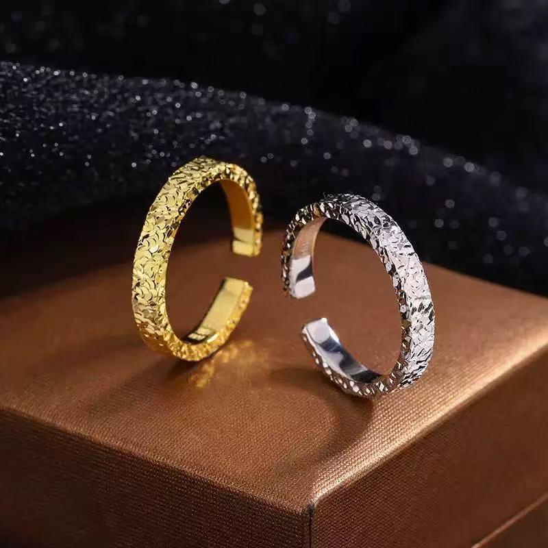 Elegant Unisex Ice-Crushing Ring: Stylish, Niche Luxury, High-End Design, and Gender-Neutral.