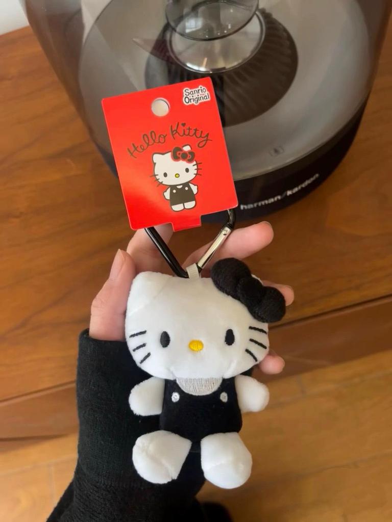 50-årsjubileum Hello Kitty Docka Hänge Nyckelring: Damryggsäck i svart läderaccessoar