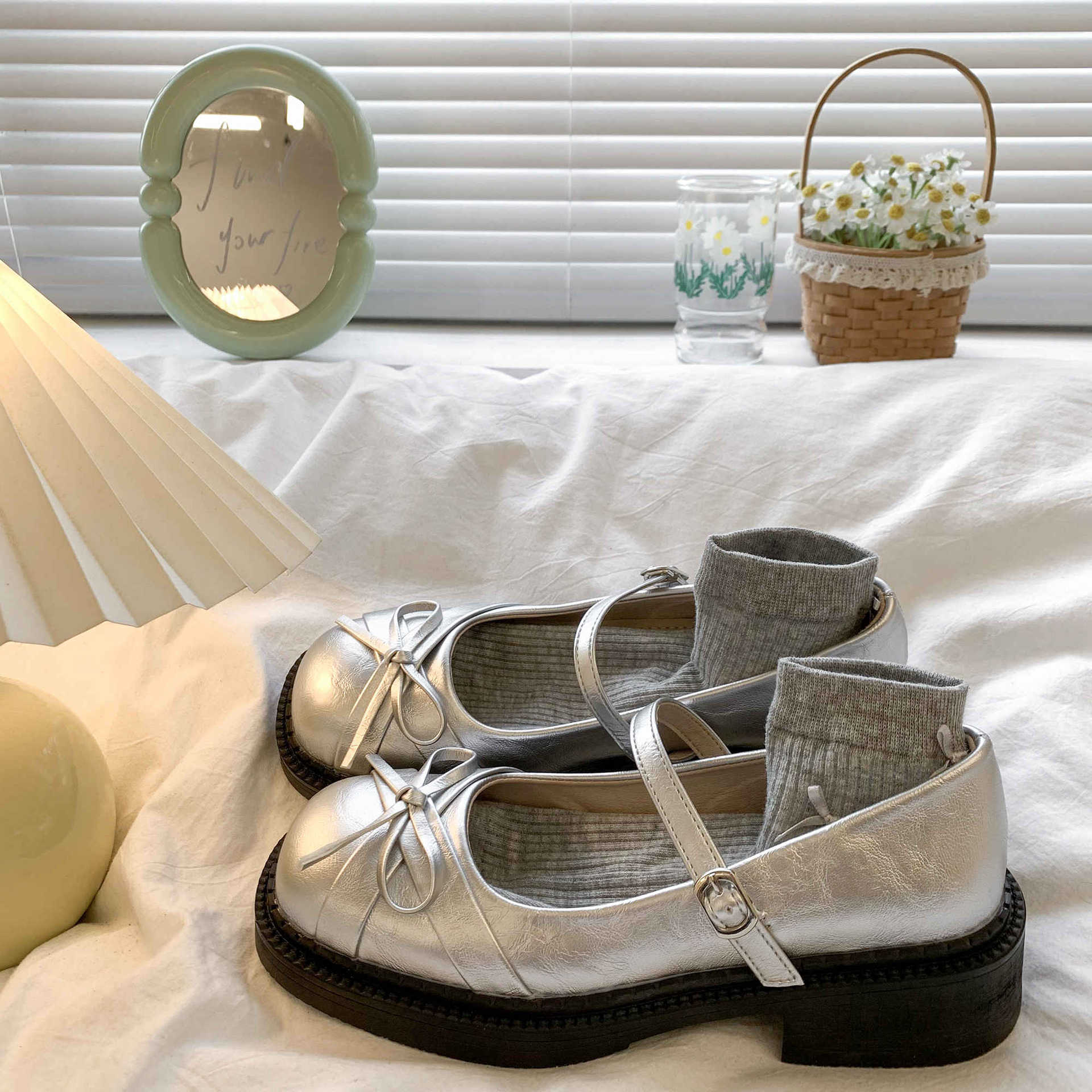 

Silver light-mouth bow Mary Jane single shoes women s spring and summer new thick-soled skirt small leather shoes 40 серебряный