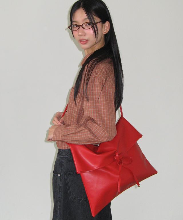 Ronron Pandent Ribbon Cozy Square Bag Red
